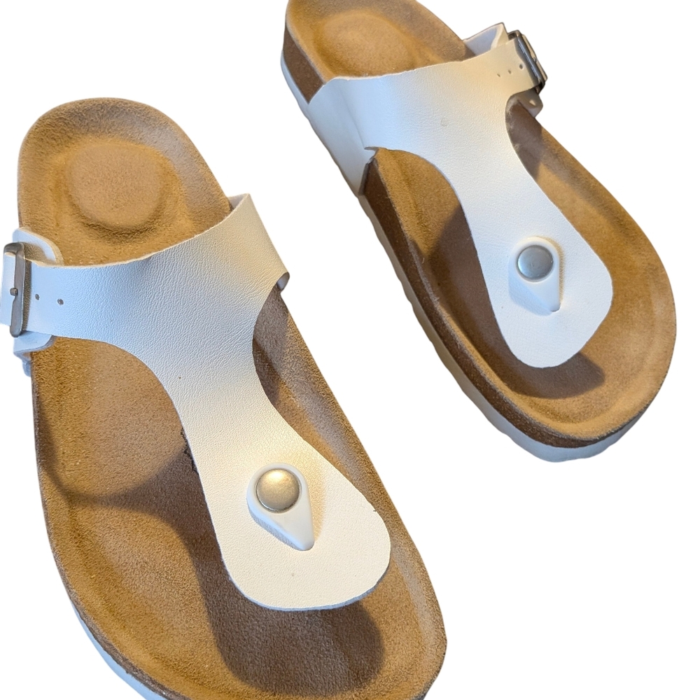 Cushionaire White Leather Women's Sandals 7.5 Comfort Casual Beach Summer